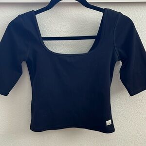 Vuori scoop neck top size small with built in shelf bra
